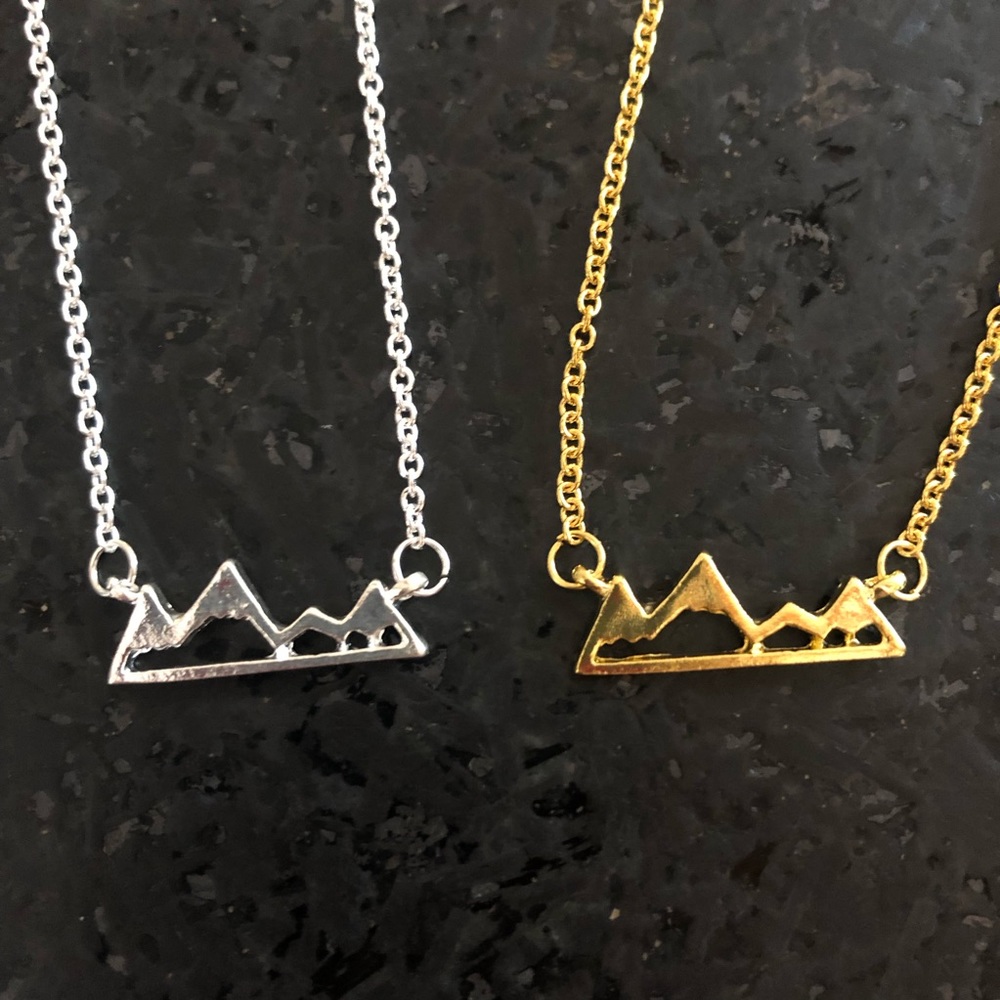 Take a hike mountain necklace ✨🏔⛰🏔✨